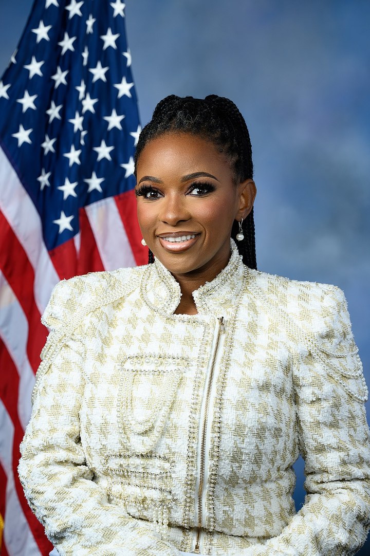 Official portrait of Rep. Jasmine Crockett